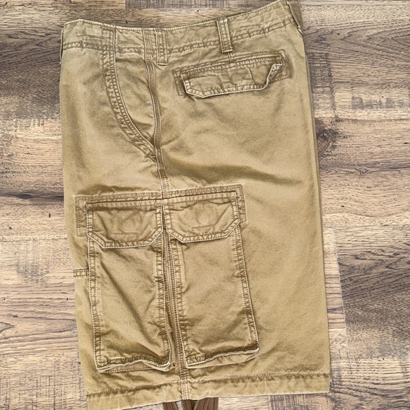 OLD NAVY Men's Tan Cargo Shorts - Picture 4 of 7